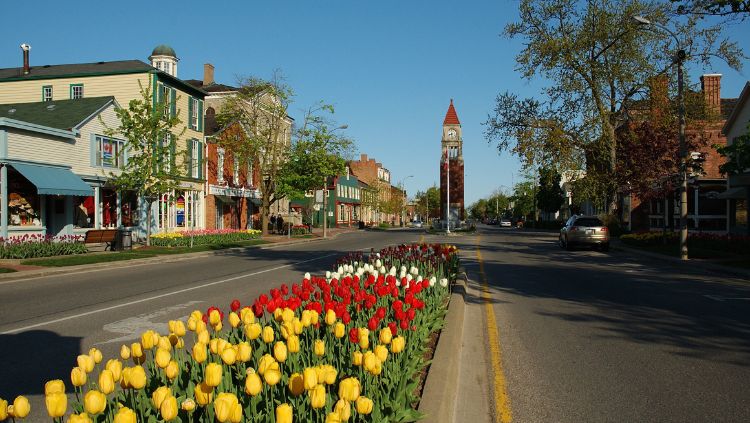 Looking down Queen Street in Niagara-on-the-Lake