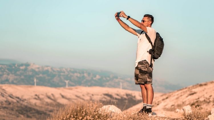 traveler taking photo, travel technology simple