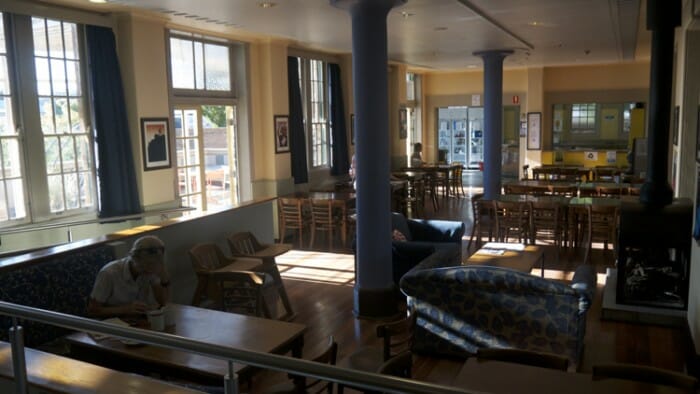 The common room and restaurant of the YHA Blue Mountains.